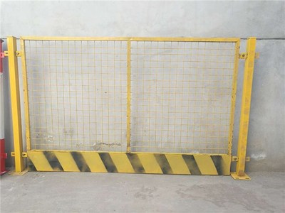 烏魯木齊賓館銅門與凱盛自動(dòng)門 打造豪華旋轉(zhuǎn)門的首選